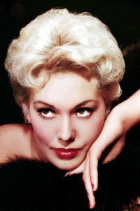 الممثل Kim Novak