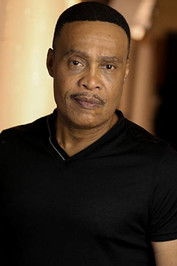 الممثل L. Warren Young