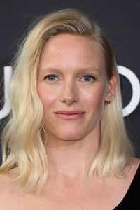 الممثل Laura Birn