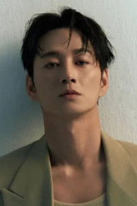 الممثل Lee Hyun-wook