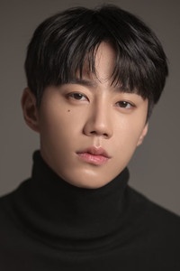 الممثل Lee Jun-young