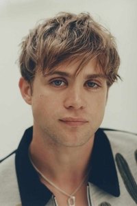 الممثل Leo Woodall