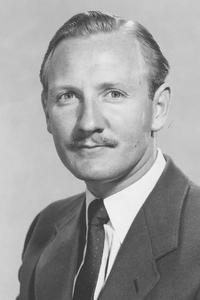 الممثل Leslie Phillips