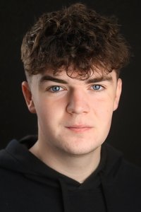 الممثل Lewis McAskie