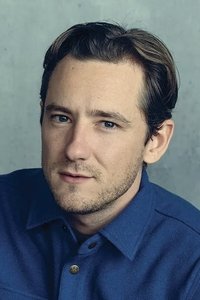 الممثل Lewis Pullman