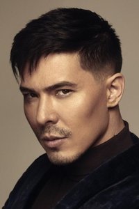 الممثل Lewis Tan