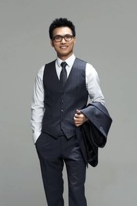 المخرج Liming Li