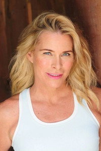 الممثل Lois McCullough