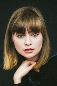 الممثل Lola Petticrew