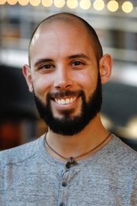 الممثل Lou Hamou-Lhadj