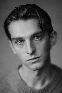 الممثل Louis Cunningham