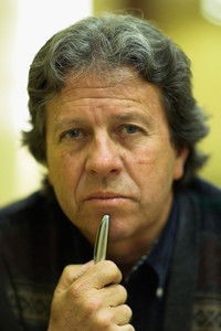 المخرج Luis Llosa