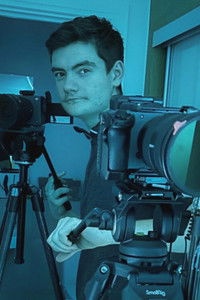 المخرج Luke Bates