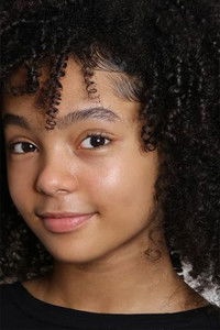 الممثل Madalen Mills