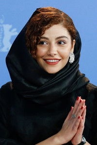 الممثل Mahtab Servati