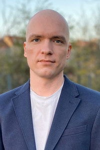 المخرج Marian Bushan