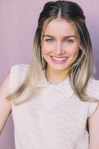 الممثل Marie Elizabeth DeWitt