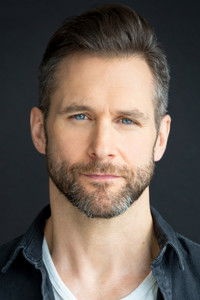 الممثل Matt Wells