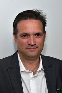 المخرج Matthew Barry