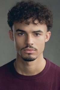 الممثل Matthew Broome