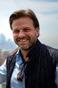 المخرج Matthew Miele