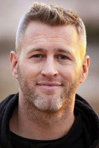 الممثل Matthew Ninaber