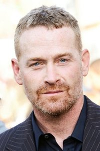 الممثل Max Martini