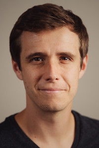 المخرج Max Tzannes