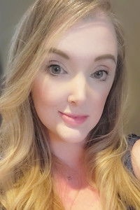 الممثل Meg McClain