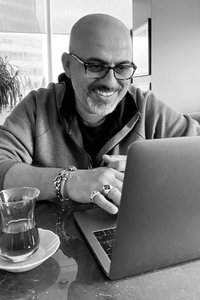 المخرج Mehmet Ada Öztekin