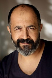 الممثل Mehmet Ozgur