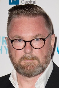 المخرج Michael Caton-Jones