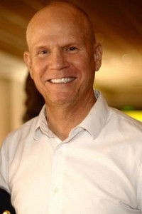 المخرج Miles Larsen