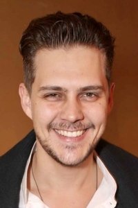 الممثل Milos Bikovic