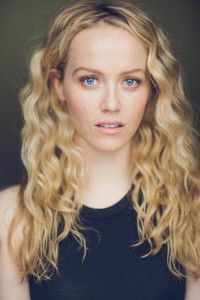 الممثل Molly McCluskey