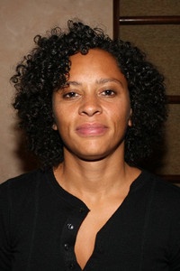 المخرج Nadia Hallgren