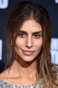الممثل Nadia Hilker