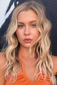 الممثل Natasha Bure