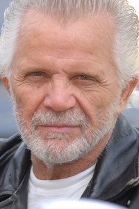 الممثل Ned Wills