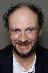 الممثل Nicholas Asbury