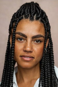 الممثل Nicole Deon