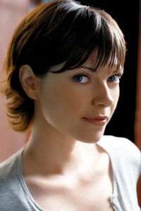 الممثل Nicole de Boer