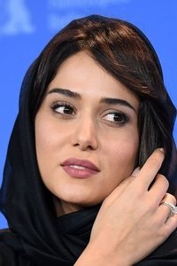 الممثل Parinaz Izadyar