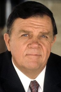 الممثل Pat Hingle