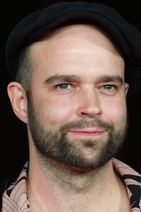 المخرج Paul Dugdale