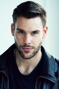 الممثل Paul Luebke