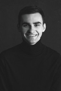 المخرج Pavlo Ostrikov