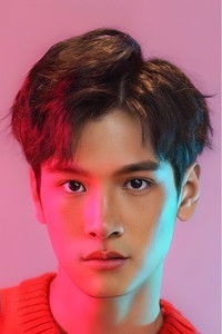 الممثل Peerakrit Phacharaboonyakiat