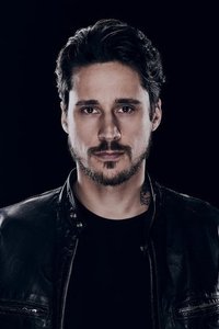 الممثل Peter Gadiot