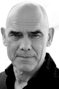 الممثل Peter Guinness